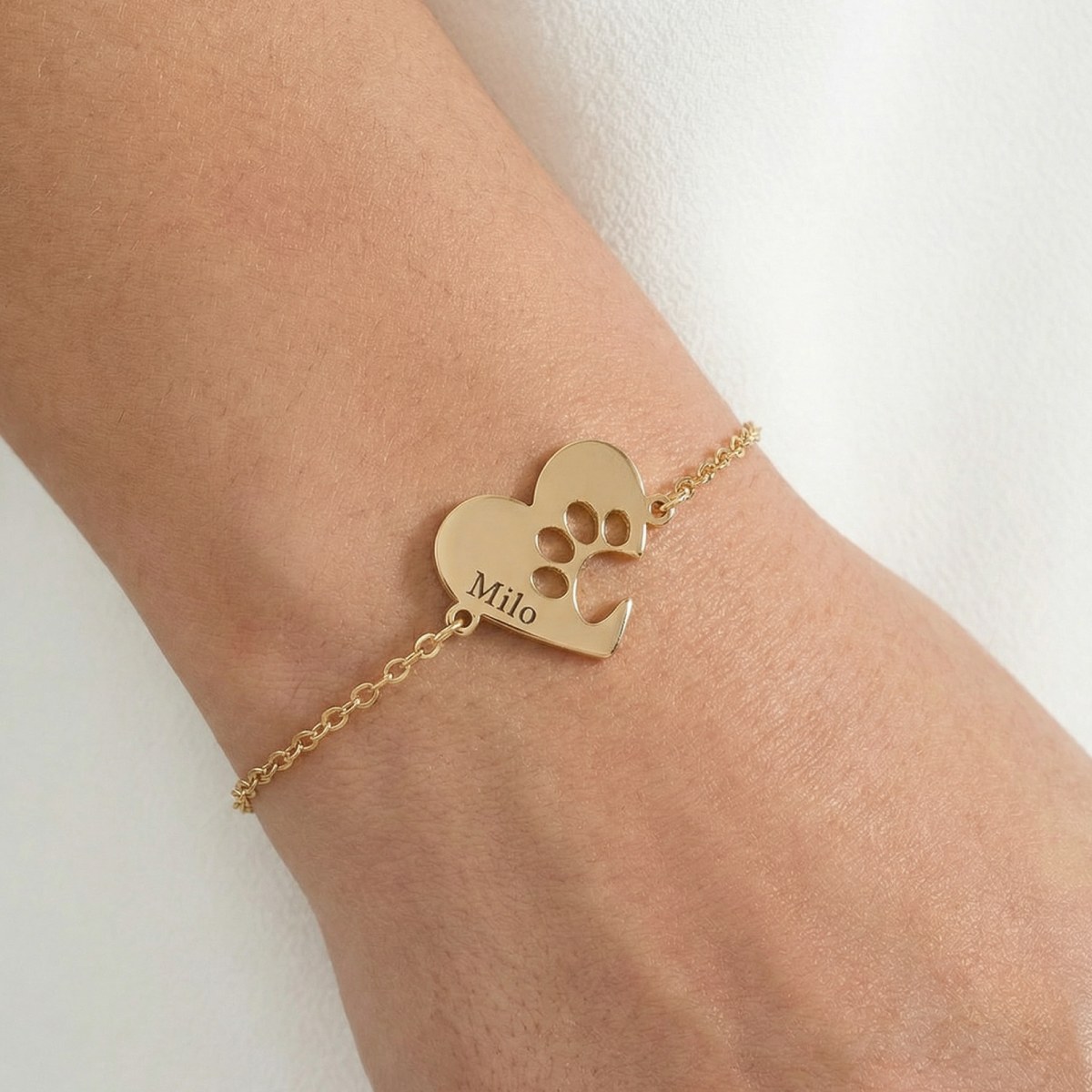Pulsera Paw Heart puesto, en Gold